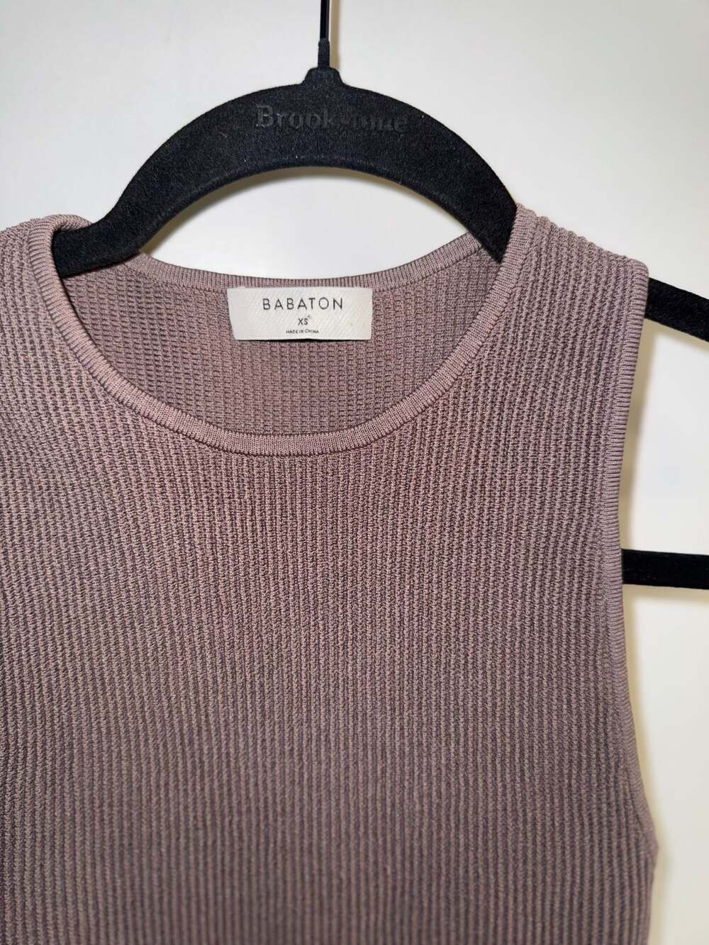 Babaton Sculpt Knit Racer Cropped Tank - Picture 2 of 6